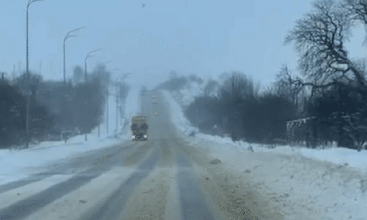 Рух на трасі Київ – Чоп на Рівненщині повністю відновили Розчищена траса Київ – Чоп на Рівненщині після снігопаду