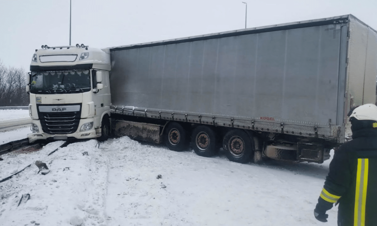 рятувальники Рівненщини допомагали водіям на трасі Київ–Чоп