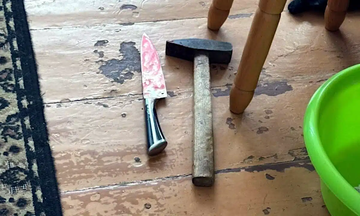 Справу про загибель чоловіка в Рівному можуть завершити без вироку Знаряддя вбивства - ніж і молоток.