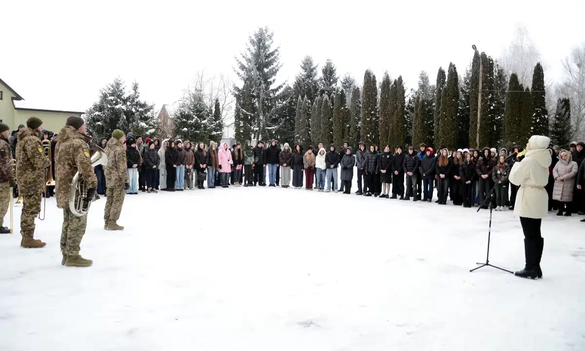 Урочиста церемонія відкриття пам'ятної дошки Дмитру Веремчуку.