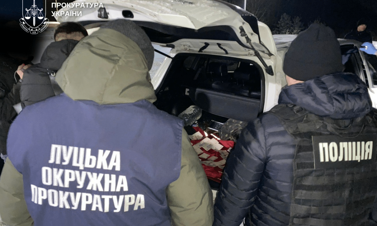 Жителя Рівненщини підозрюють у зловживанні впливом у сервісному центрі МВС прокуратура повідомила про підозру жителю Рівненщини