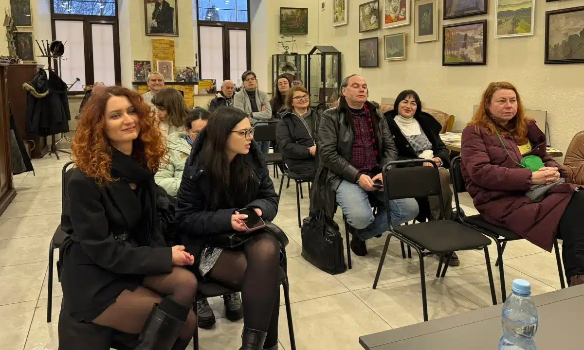 Присутні на відкритті виставки Олександра Ірванця.