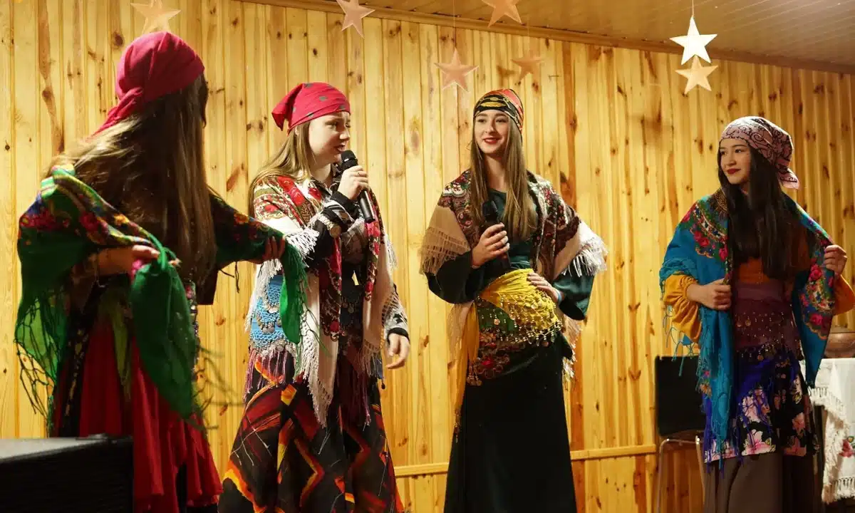 Діти виступають на концерті в Вежиці.