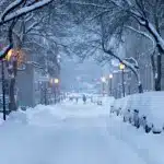 Надзвичайний сніг очікується на Рівненщині 9 січня. Оголошено “червоний” рівень небезпеки Засніжена вулиця.