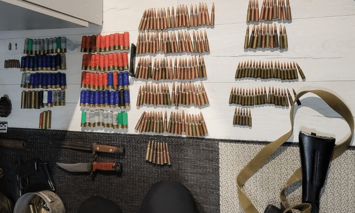 Жителя Рівненського району взяли під варту за незаконне зберігання зброї Незаконний обіг зброї