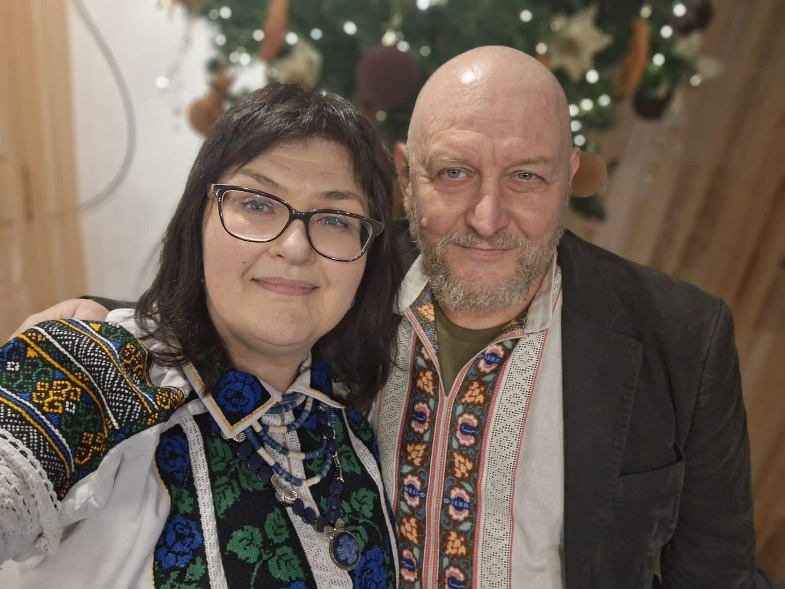 Стібок до стібка: як рівнянка вишиває обереги та чекає звістки про сина