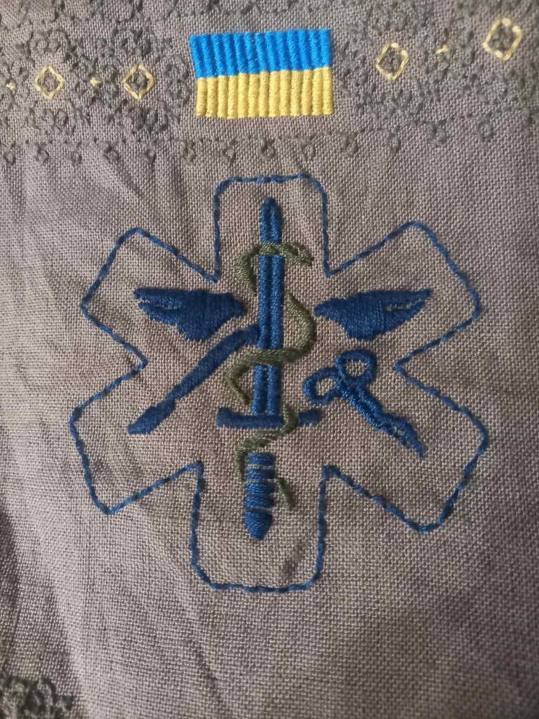 Шеврон до сорочки для бойової медсестри «Чері». Чересень 2022 року.