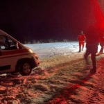 Сарненські рятувальники відбуксирували автомобіль швидкої зі снігової пастки