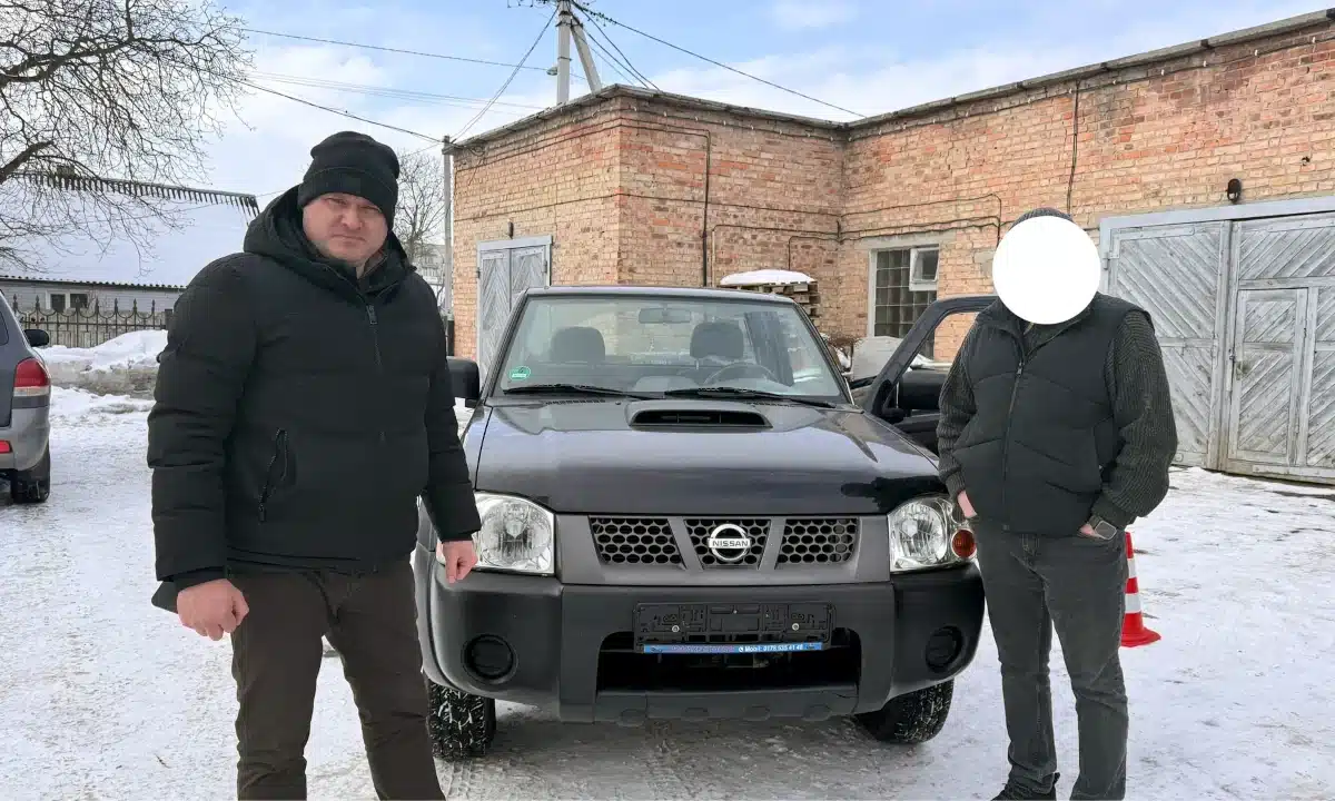 Для бійців 68-ї єгерської бригади передали авто та обладнання зі Здолбунова Передача допомоги військовим у Здолбунові.