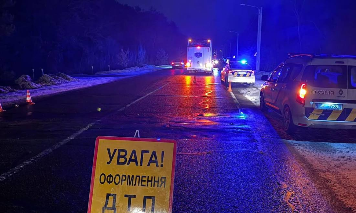 Автобус на трасі Львів–Краковець насмерть збив мешканця Рівненщини.