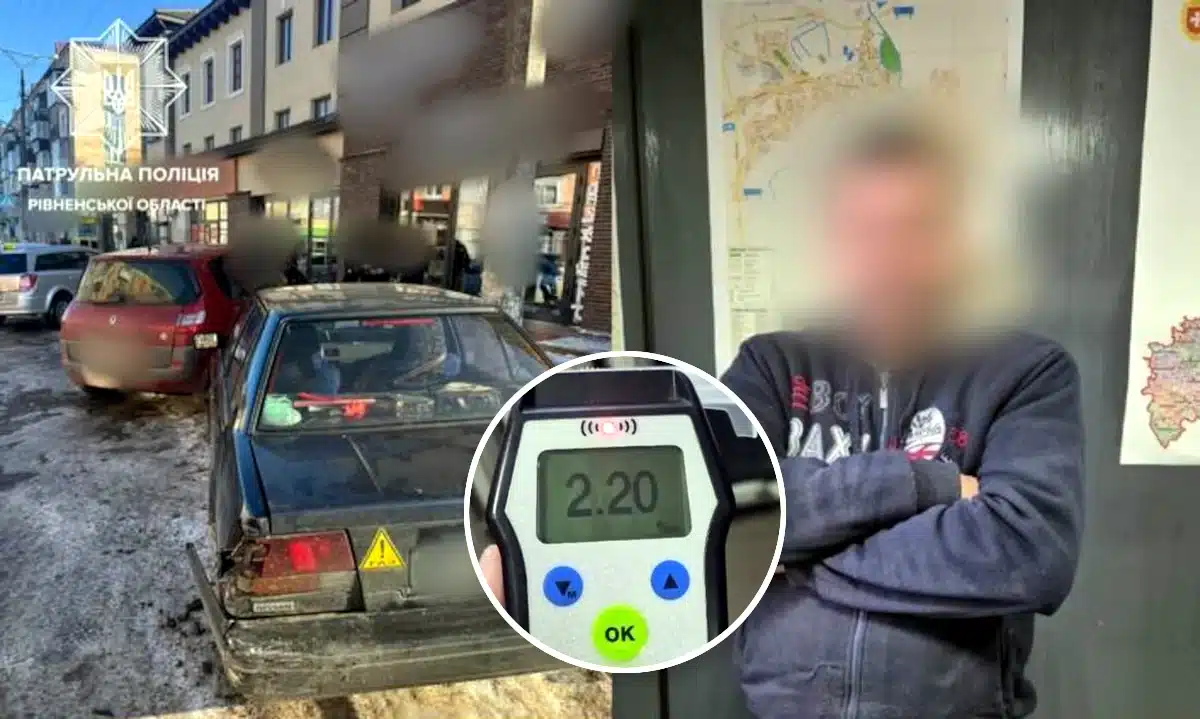 У Дубні нетверезий водій в’їхав у припарковані авто та втік з місця ДТП Пошкоджене авто, водій і алкотестер.