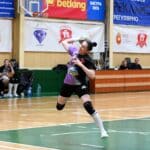 Атакує Інна Голярдик