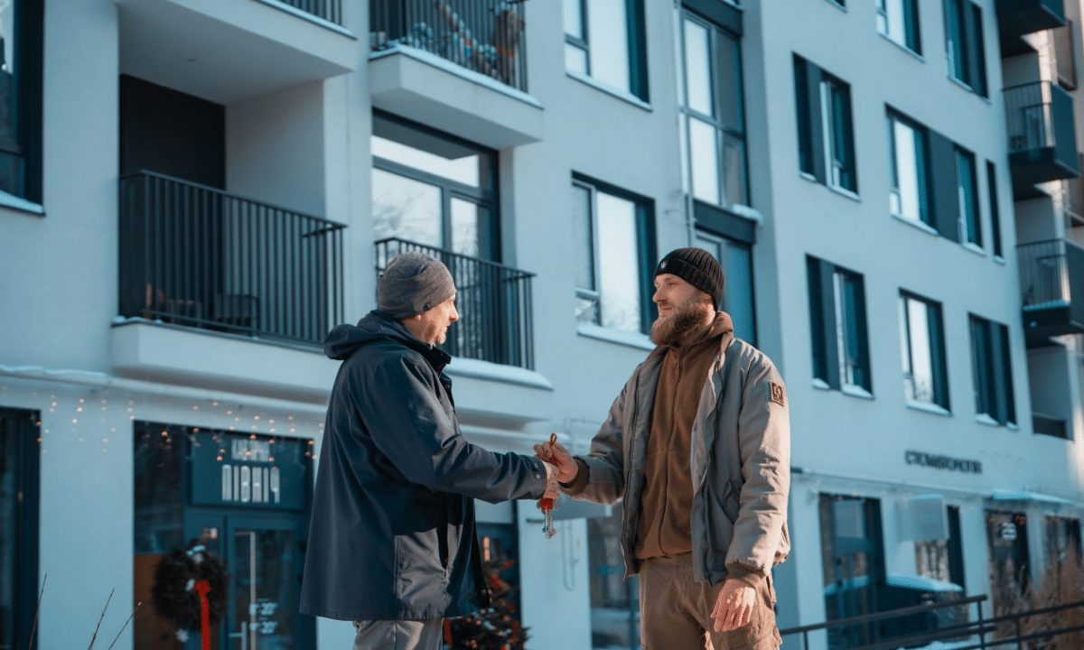 Програма єОселя на Рівненщині: з початку року вже 18 нових власників житла Вручення ключів від квартири.