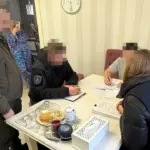 Правоохоронці оголошують експосадовцю підозру.