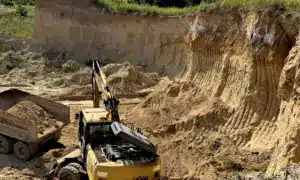 Трофейна «Герань» як символ вдячності: 43-тя артбригада подякувала Городоцькій громаді за захист авто Кар’єр без дозволів і мільйонні збитки: на Рівненщині судитимуть директора заводу