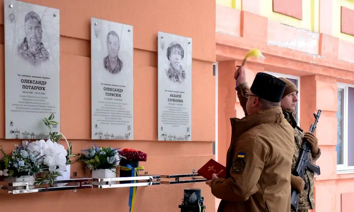 Освячення дошки пам'яті Назарію Сержанюку.