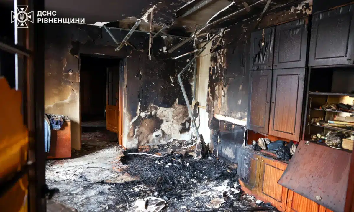 Наслідки пожежі у Рівному.