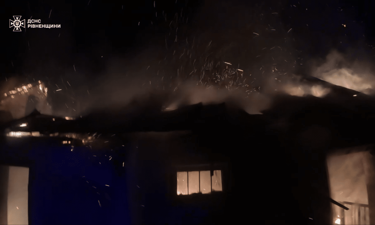 У Дядьковичах ліквідували пожежу в господарській будівлі Пожежа у Дядьковичах- горить господарська будівля.