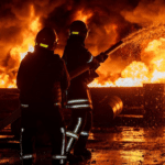 Рятувальники гасять пожежу