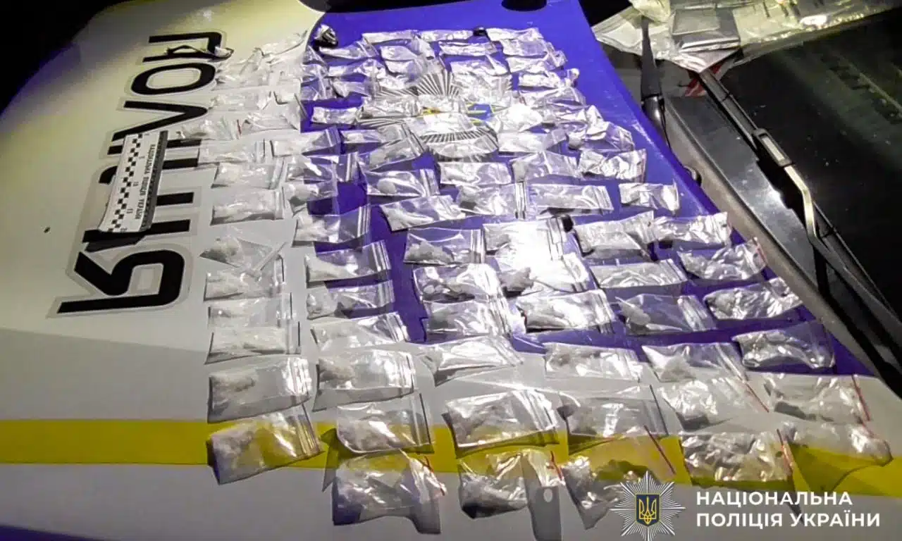 Тюремний строк за психотропи отримав рецидивіст з Рівненського району Вилучені у злочинця наркотики.