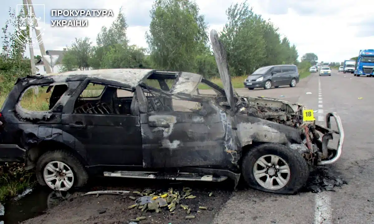 Згоріле авто після ДТП у Пологах.