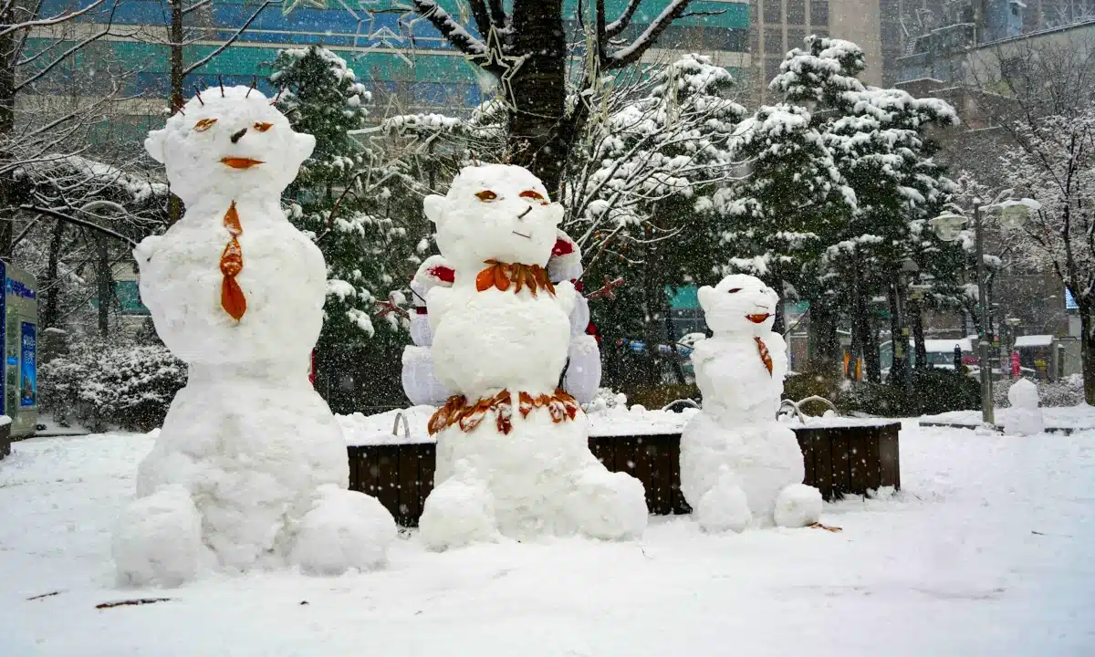 Три сніговики.
