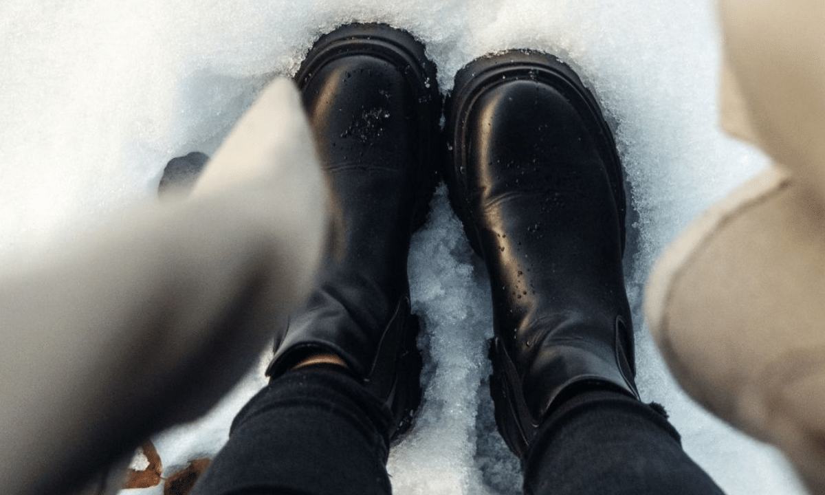 Чому не варто сушити мокре взуття на батареї Взуття на снігу