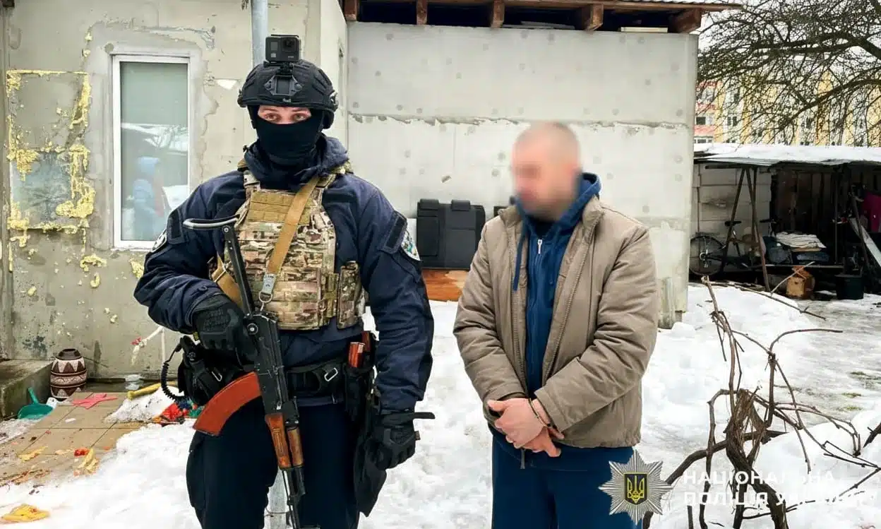 Затримання дезертира поліцією.