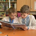 Учні в Рівному вивчають англійську за новою книгою про Рівненщину