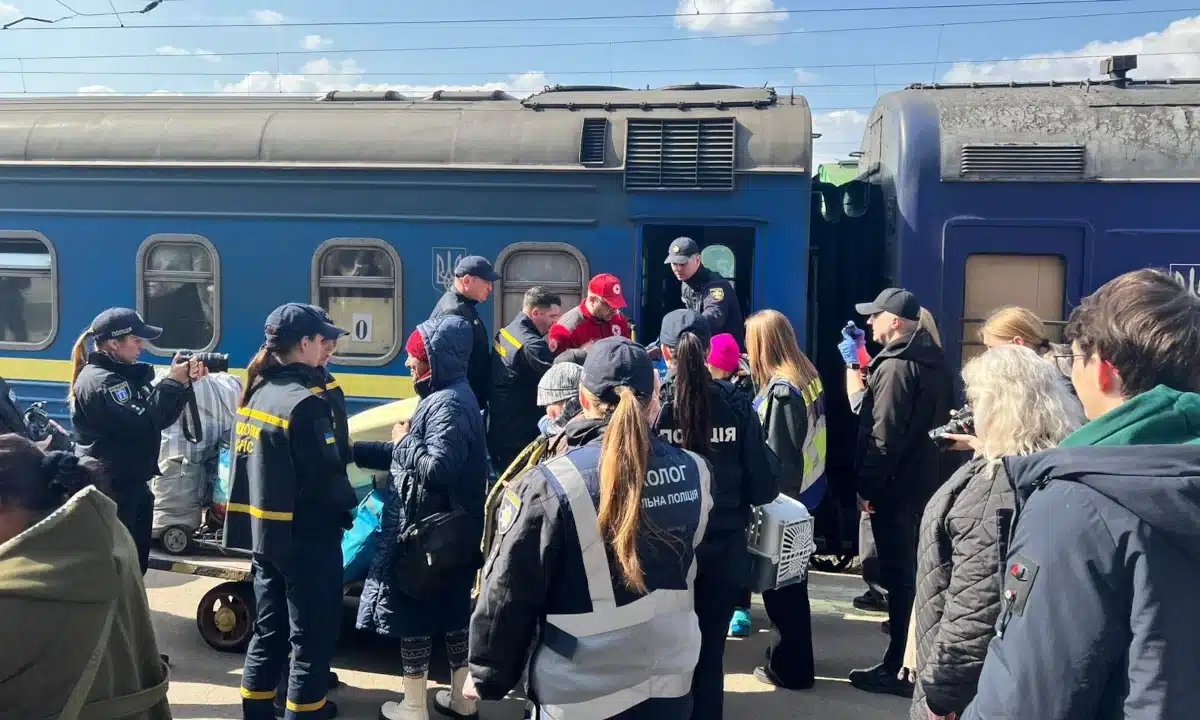 Прибув третій евакуаційний потяг.