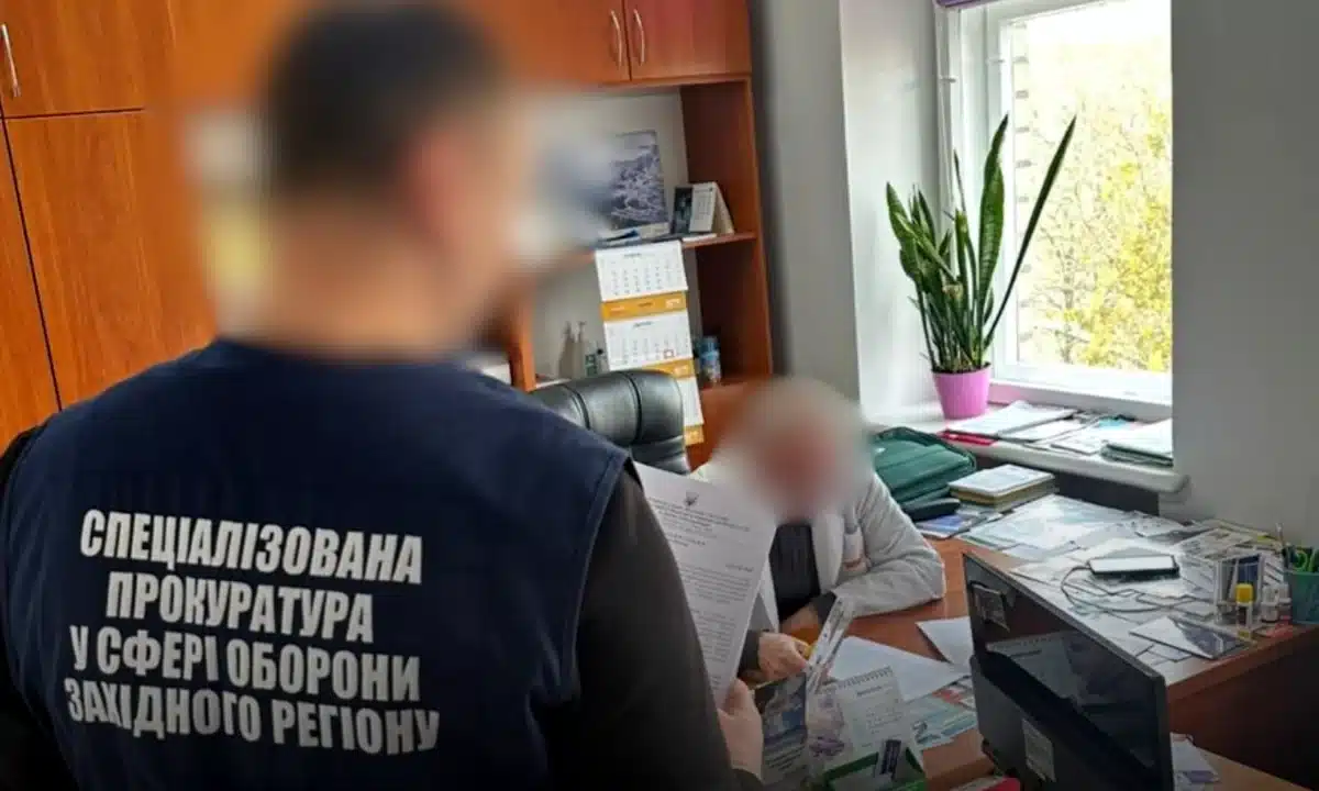 Оголошення підозри лікарю ВЛК.