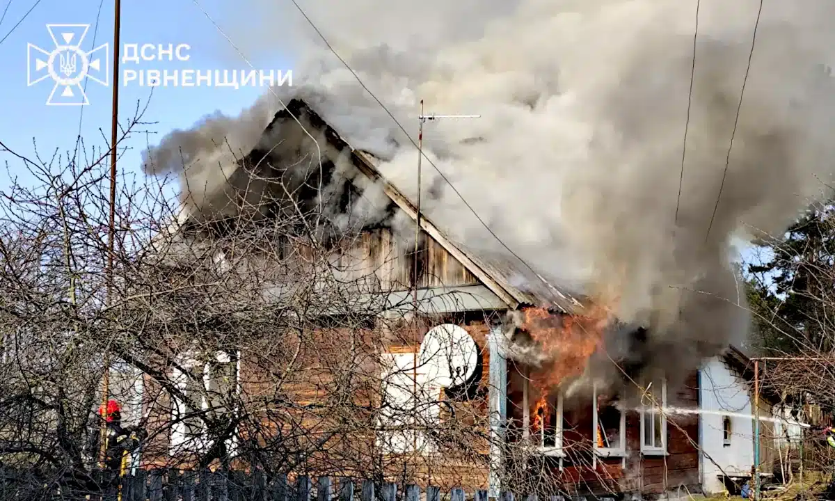 Будинок палає у Морочному.