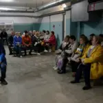 На Рівненській АЕС відпрацювали дії у разі радіаційної аварії Люди чекають в укритті під час тренувань.