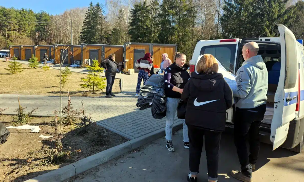 Видача гуманітарної допомоги ВПО в Радивилові.