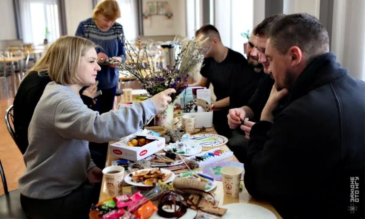 У Рівному для поранених нацгвардійців провели арттерапію Заняття арттерапією нацгвардійців.