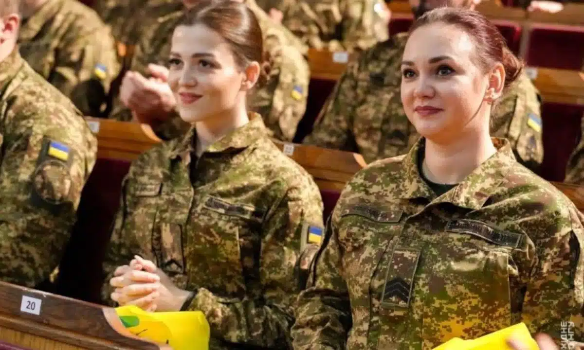 Нацгвардійки.