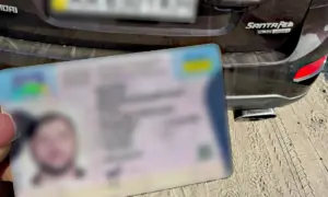 У Сарнах водій показав підроблене посвідчення після зупинки патрульних