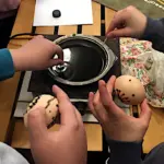 Писання писанок сірниками.