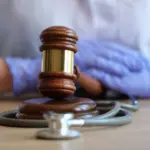 Суддівський молоток.