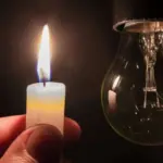 Свічка і лампочка.