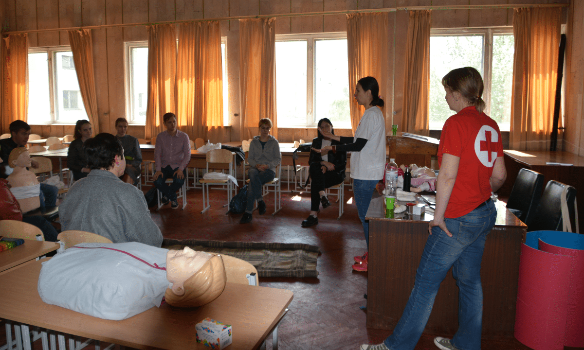 Навчання з безпеки та медичної допомоги.