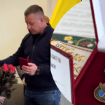 Маму військового з Рівного відзначили нагородою від командира бригади