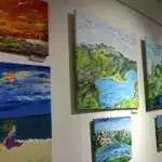 У Пересопниці відкрили виставку картин військових ЗСУ Картини на виставці.