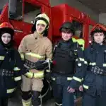 Учні приміряли професійний одяг рятувальників.