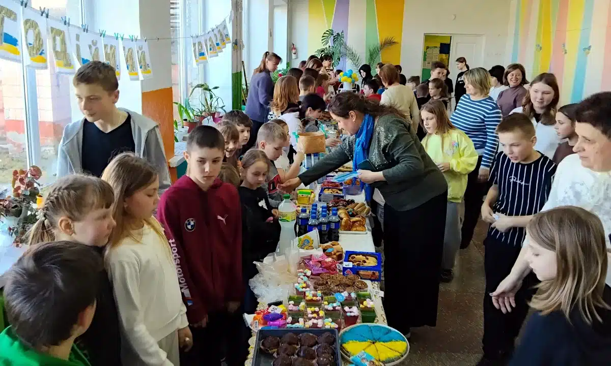 У школі на Млинівщині провели благодійний ярмарок для допомоги військовим Ярмарок у Берегівській гімназії.