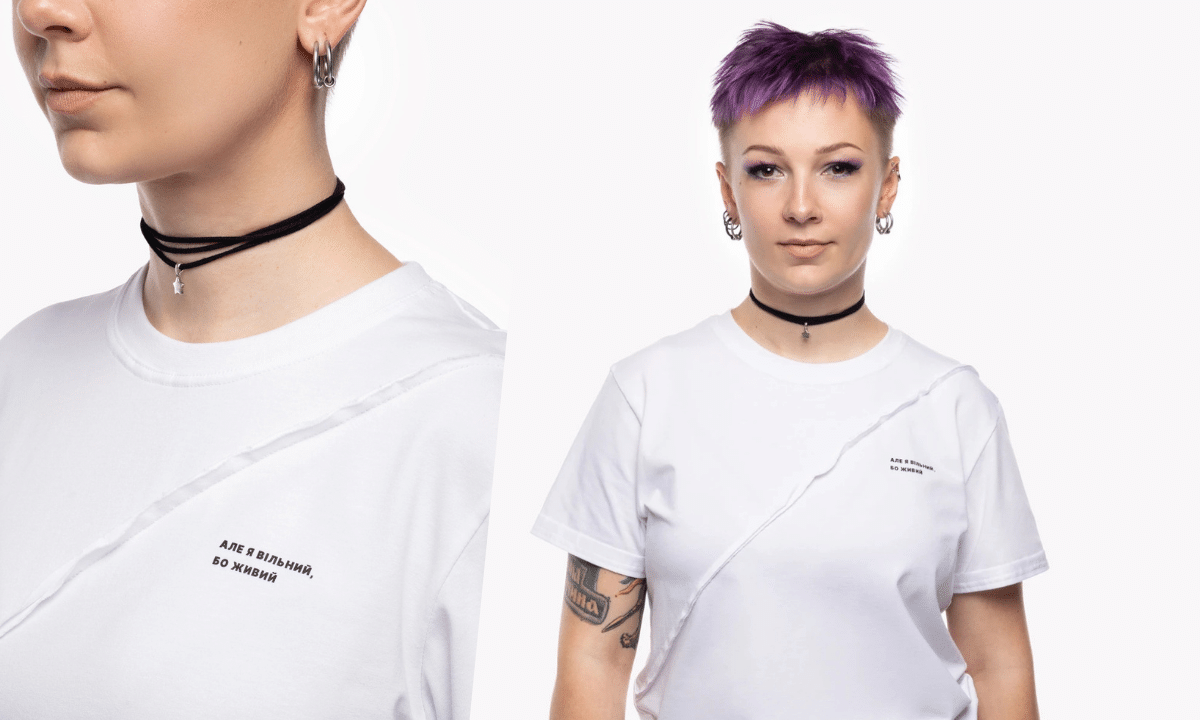 Яка жіноча футболка краще виглядає в багатошарових образах