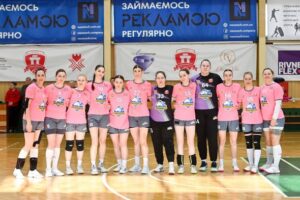 Рівненські гандболістки впевнено вийшли у півфінал Кубка України