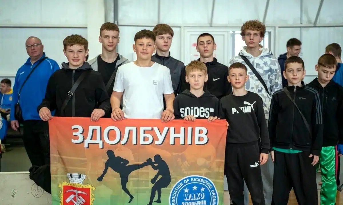 Команда здолбунівських кікбоксерів.
