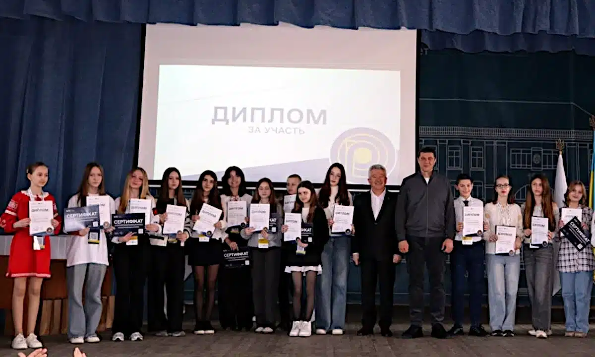 Вручення відзнак учасникам олімпіади.