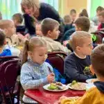 Учні обідають у Рокитнівському ліцеї №1.